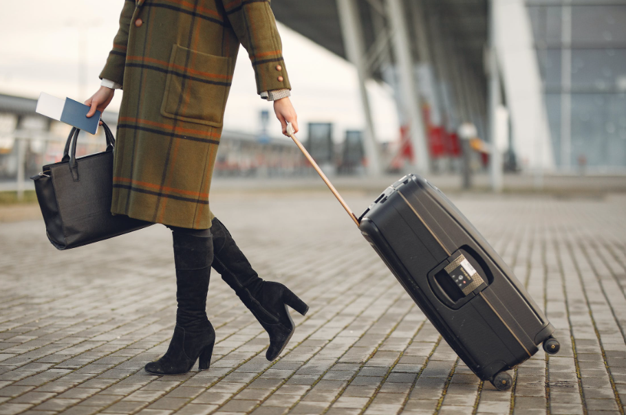 A woman carrying her luggage.